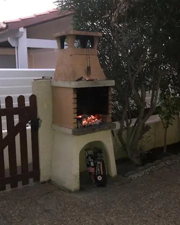 - Maison De